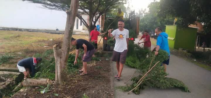 Kegiatan Gotong Royong dalam Rangka Kegiatan Persiapan 17 Agustus 1945  Ke80 Tahun
